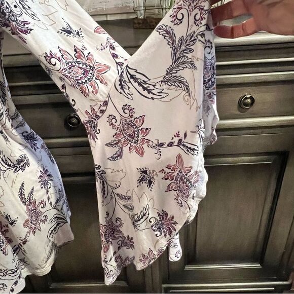 EMELIA Floral Long Bell Sleeve Blouse size Large - Picture 3 of 8